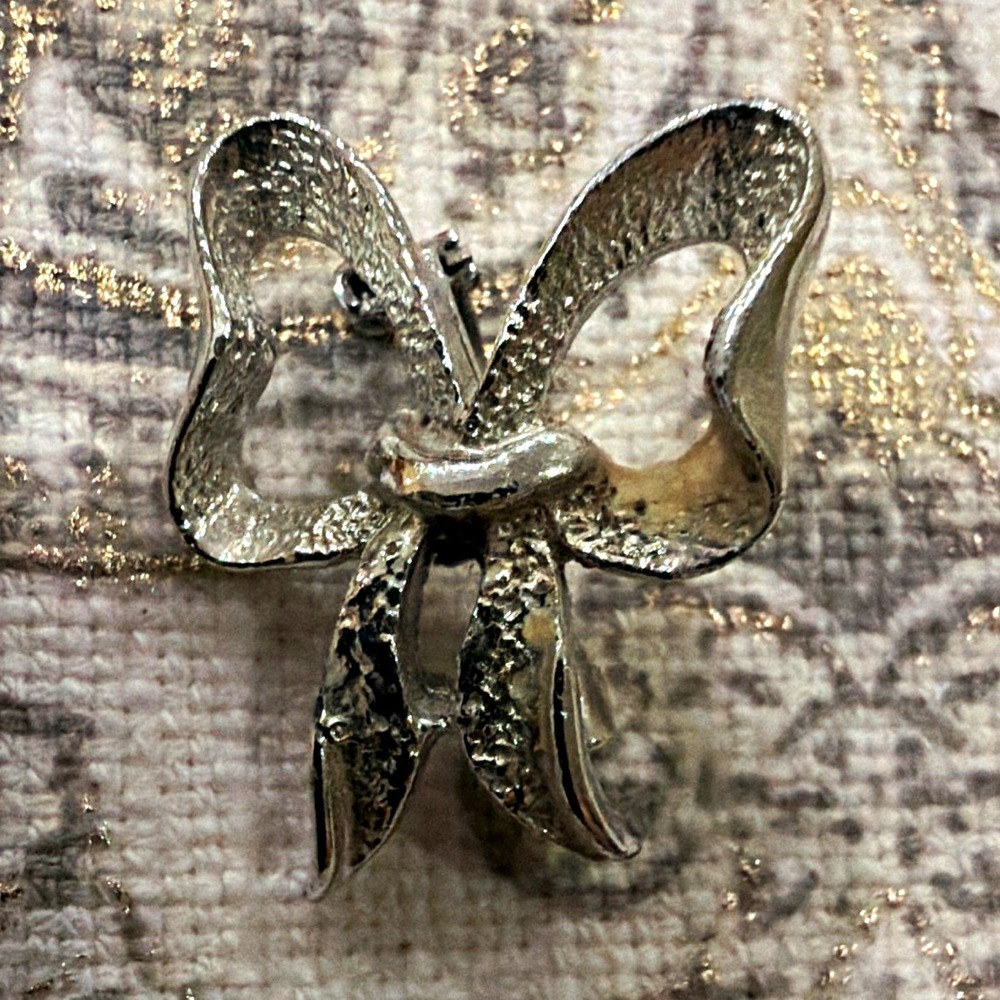 Silver Tone Bow Brooch Pin, Metal, No Main/Secondary Stone, 0 Gemstones